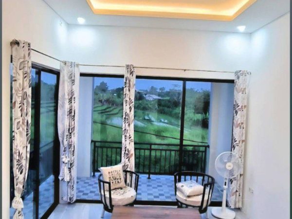 photo_6163466932813154011_y