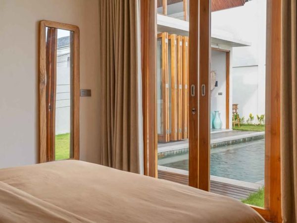 photo_6186214896383935564_y