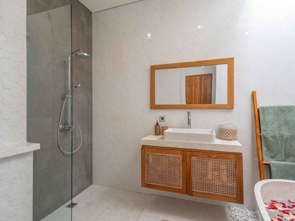 photo_6186214896383935566_y