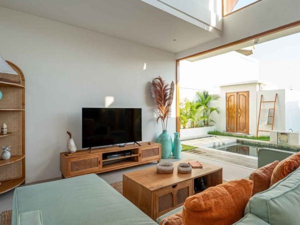 photo_6186214896383935567_y