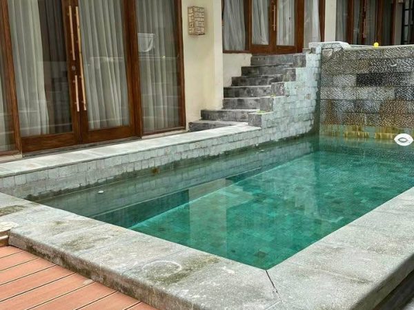 photo_6233406158786380810_y