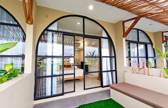 photo_6233440982381217585_y